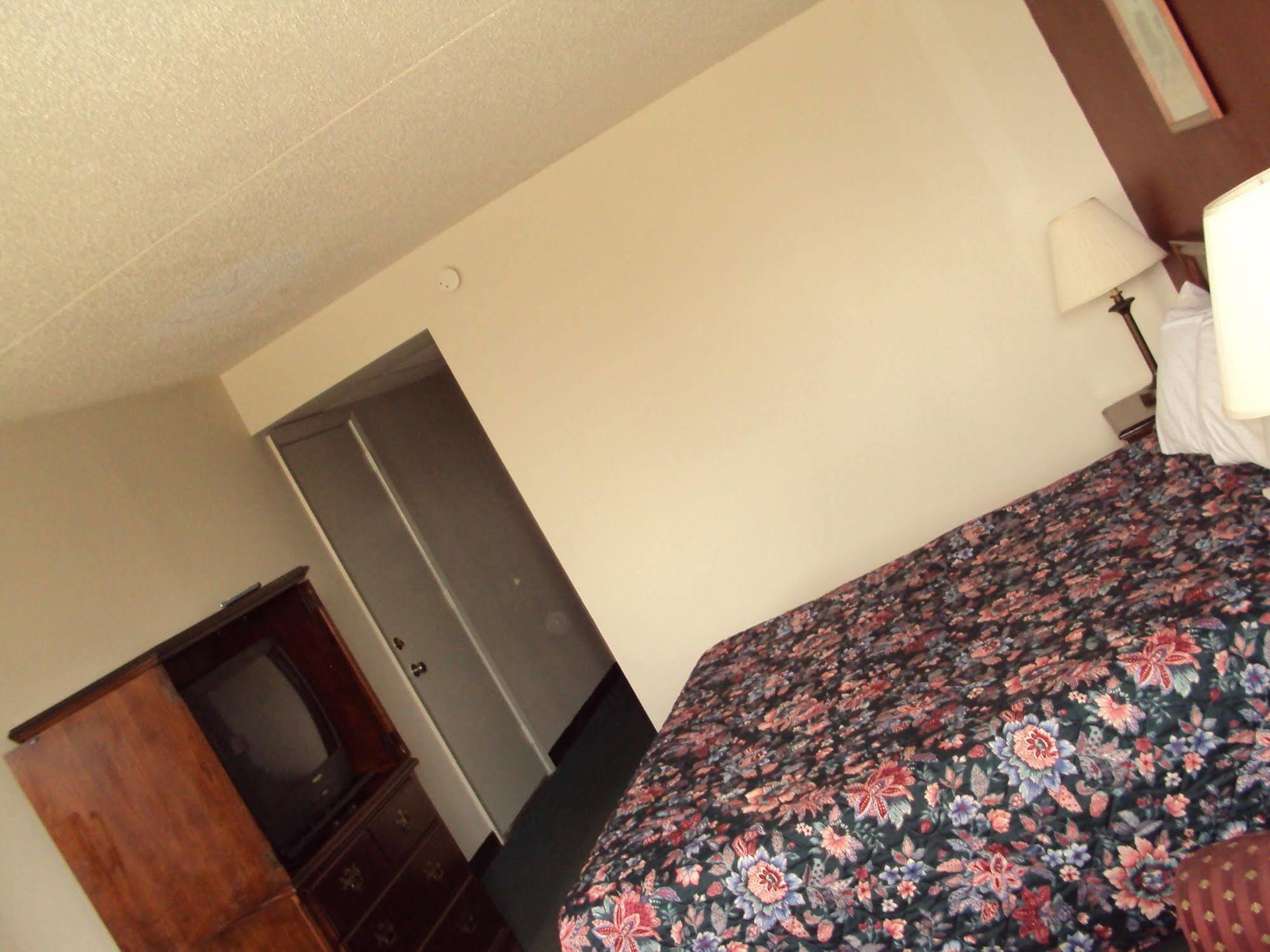 Red Carpet Inn Fanta Suites Hotel Greenwood Exterior foto