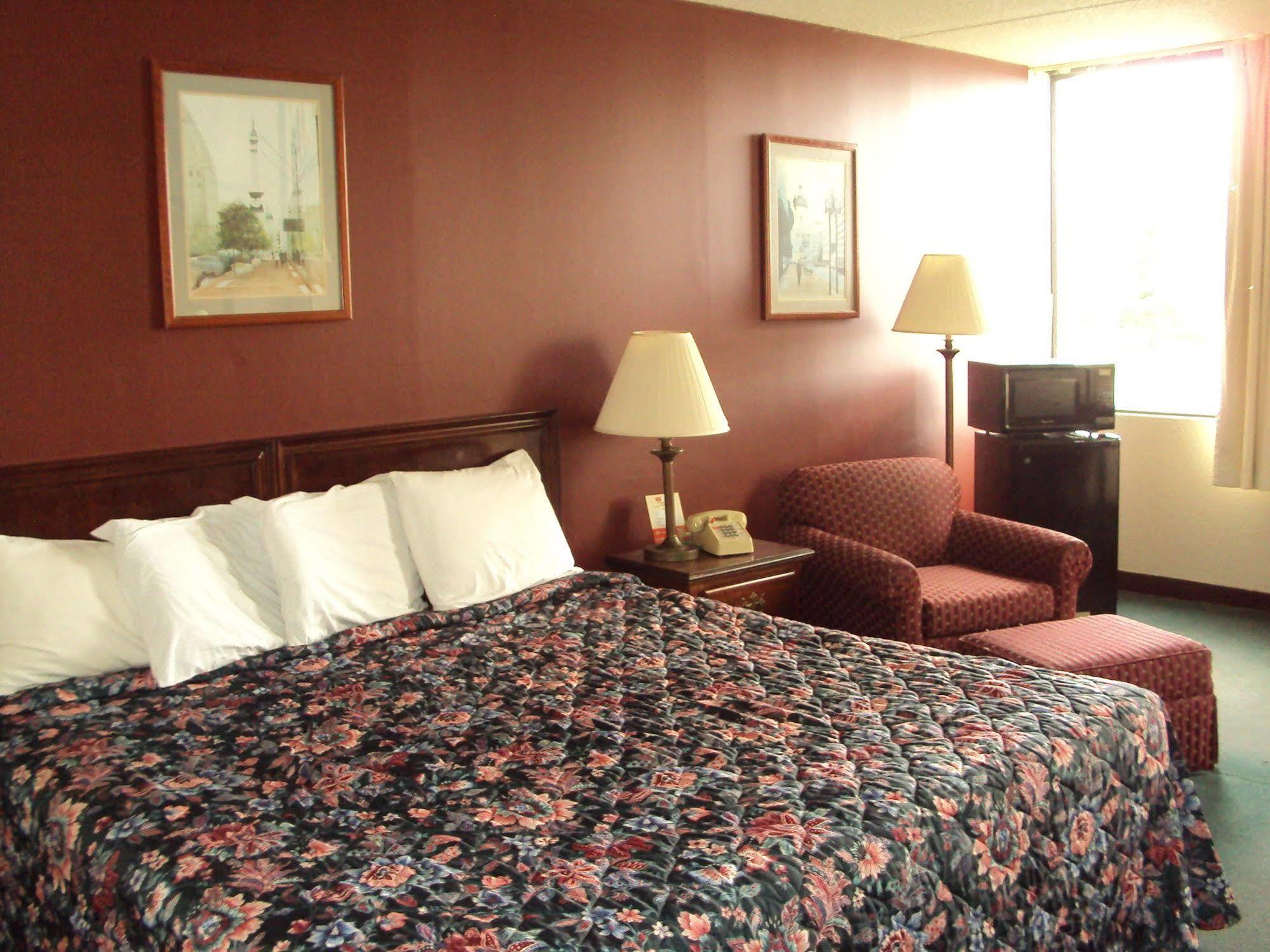 Red Carpet Inn Fanta Suites Hotel Greenwood Exterior foto